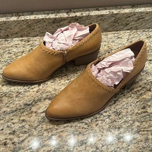 NWT Sonoma + Vitalize by ortholite booties